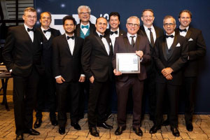 Quantum Design Accepts R&D 100 Award at Gala Dinner